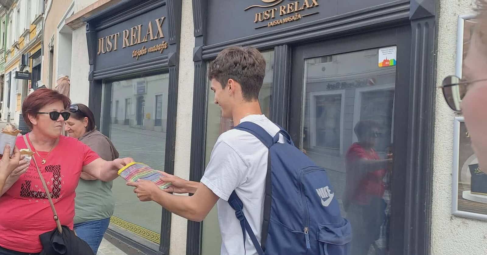 Novomeščankam in Novomeščanom smo podarili lepe misli 2