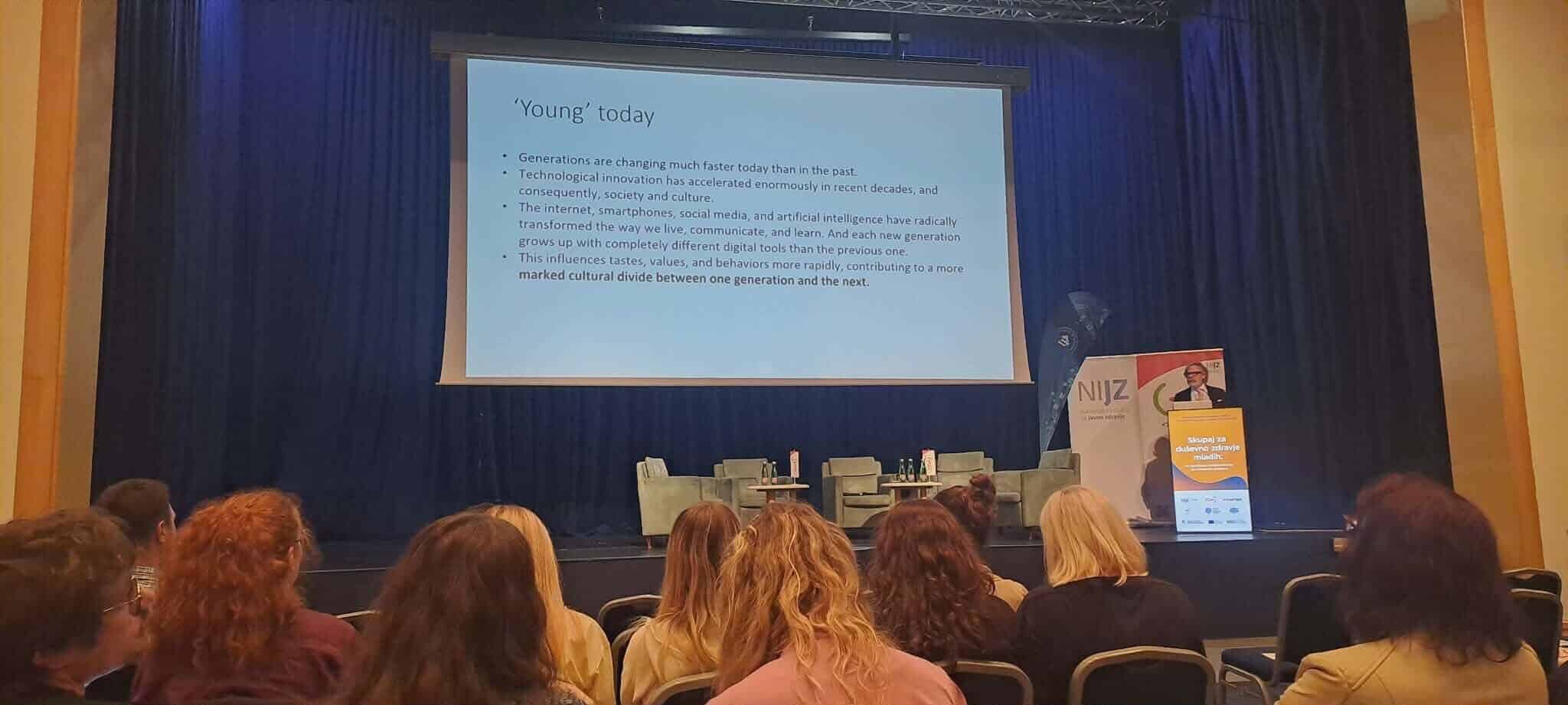MC Oton na zaključni konferenci Skupaj za duševno zdravje mladih 2